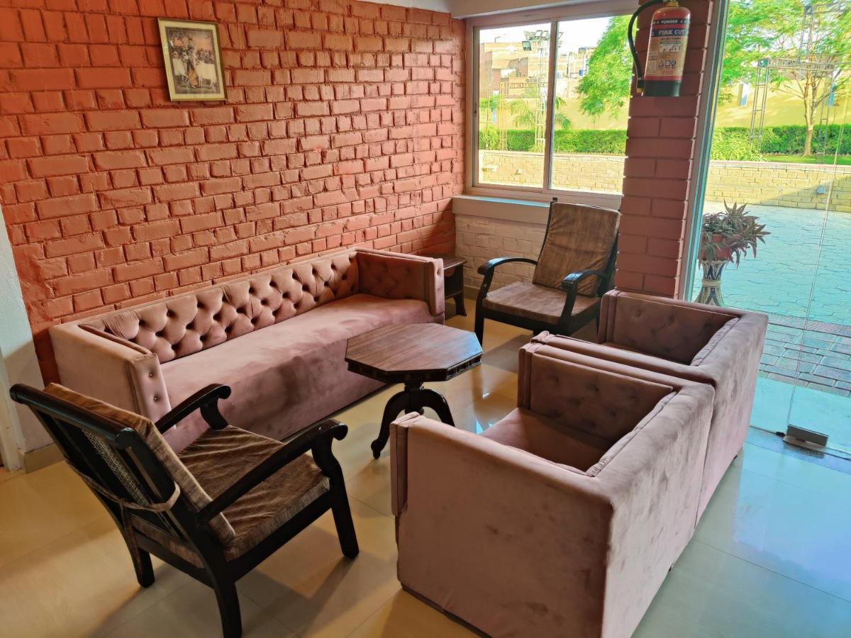 Brick Field Hotel Varanasi Exterior photo