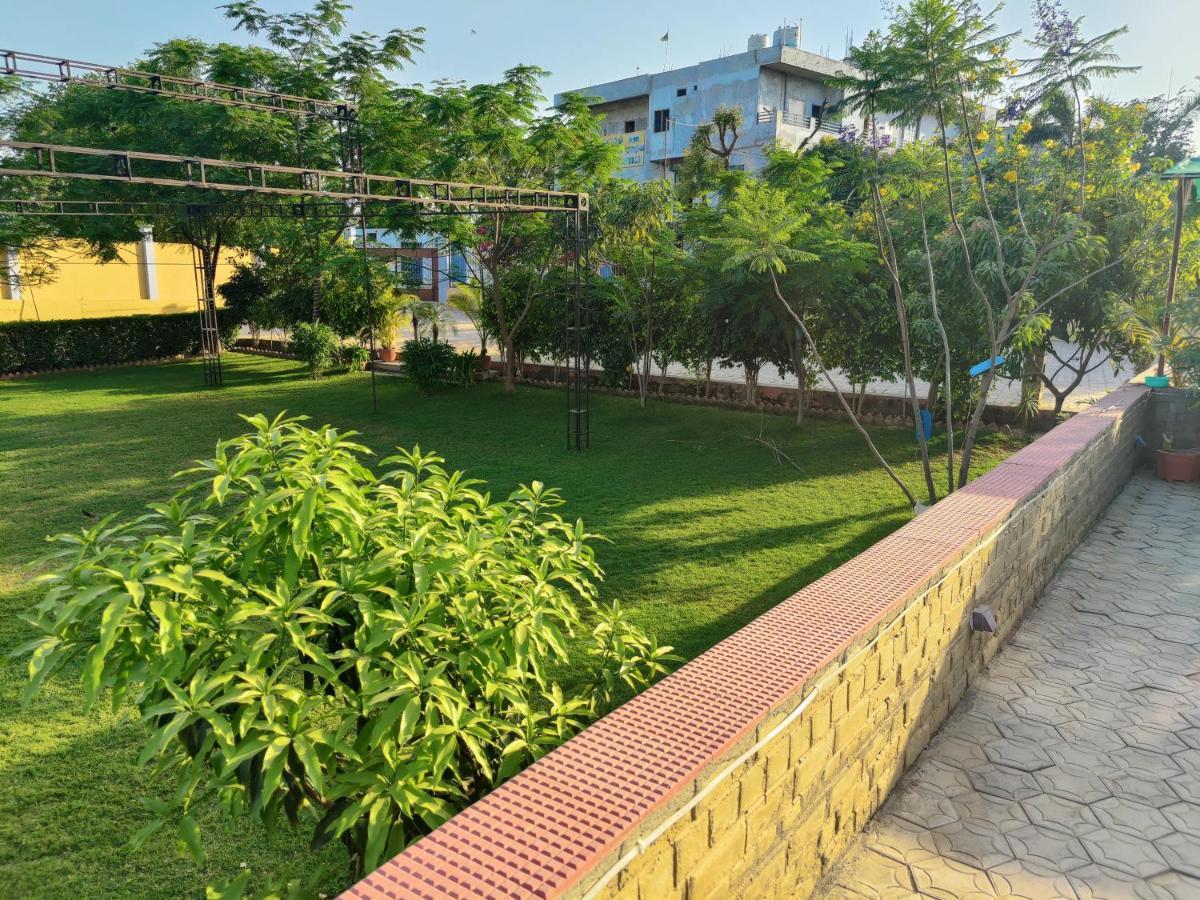 Brick Field Hotel Varanasi Exterior photo