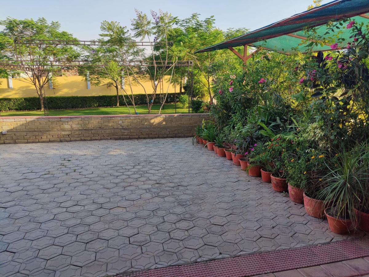 Brick Field Hotel Varanasi Exterior photo